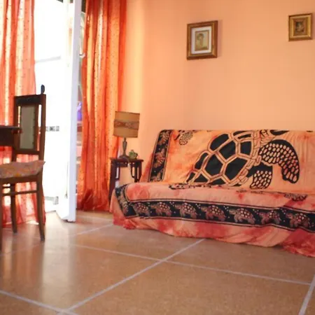 2 Passi Dal Mare Apartment *